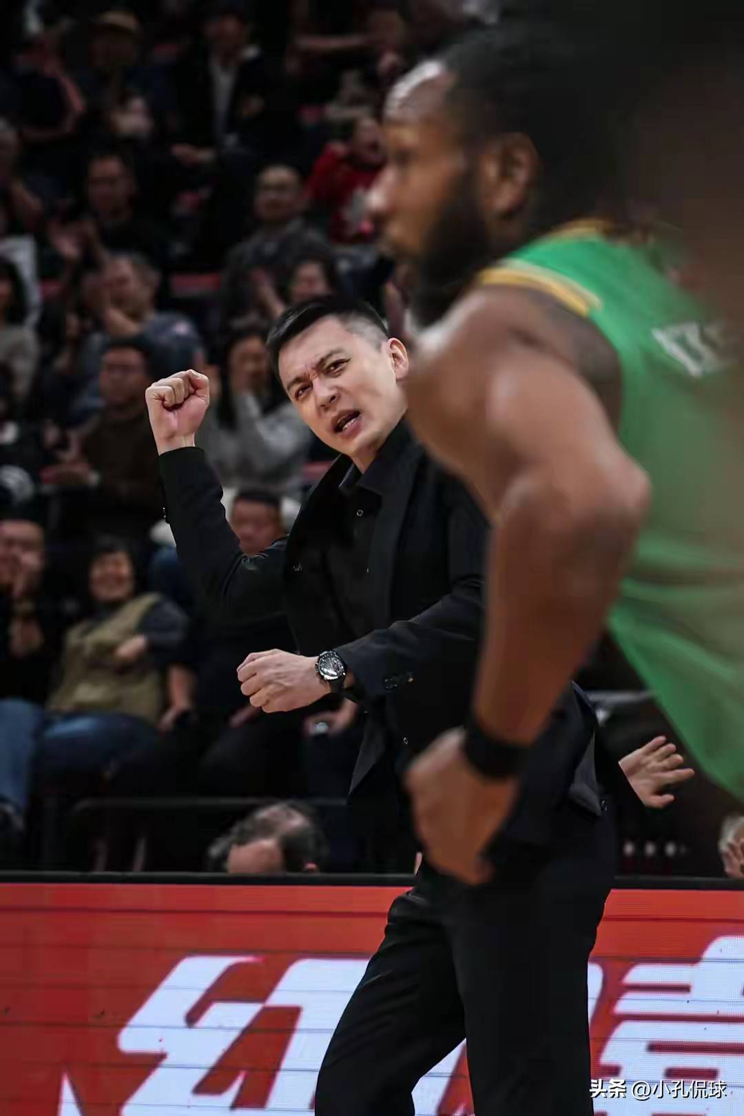 九游-关键时刻体能课后，山东男篮扳平良机备战亚冠，媒体盛赞，年轻球员得到机会的简单介绍